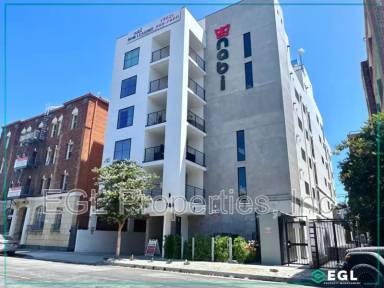Main picture of 744 S Mariposa Ave