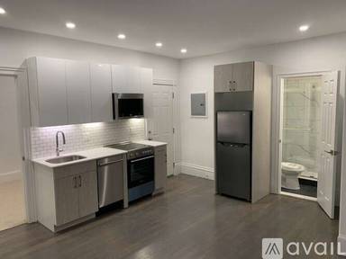 Main picture of 225 Newbury St