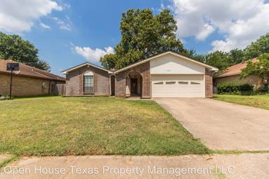 Main picture of 2929 Beachtree Ln