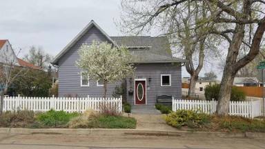 Main picture of 211 E Geneseo St