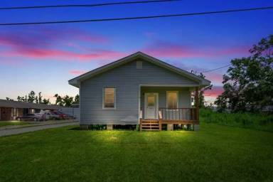 Main picture of 916 Giovanni St