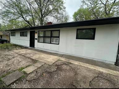 Main picture of 7114 E 112th St