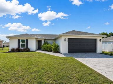 Main picture of 2728 NE 5th Pl