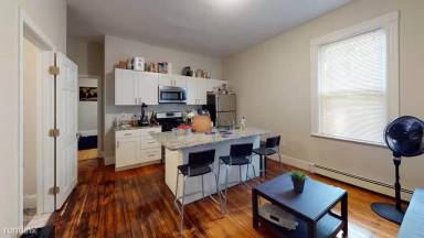Main picture of 18 Ashley St