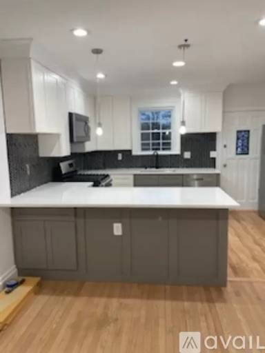 Main picture of 1144 44th Pl SE