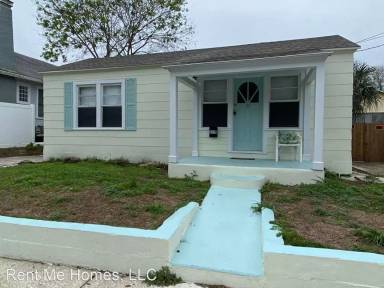 Main picture of 203 N Oleander Ave
