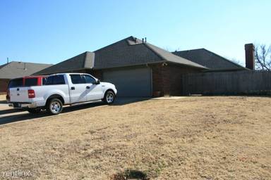 Main picture of 2706 Silvertree Dr