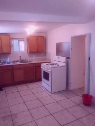 Main picture of 206 Paris St