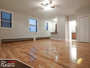 Main picture of 635 W Barry Ave