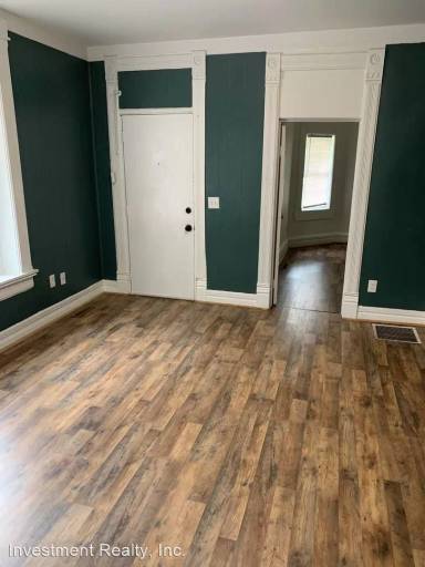 Main picture of 1230 W Thoman St