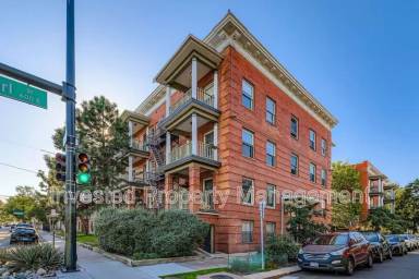 Main picture of 1376 N Pearl St