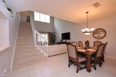 Main picture of 7901 S Aragon Blvd