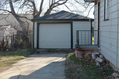 Main picture of 1712 Thompson Dr