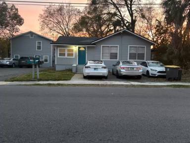 Main picture of 814 Baker Ave