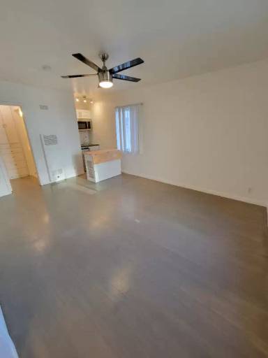 Main picture of 2613 S Sepulveda Blvd