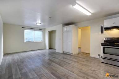 Main picture of 906 W 29th Pl