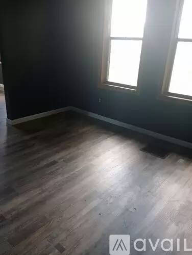 Main picture of 657 W 1st St