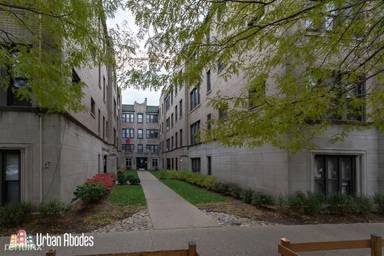 Main picture of 627-41 W Roscoe St
