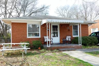Main picture of 213 N Graham St