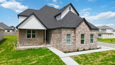 Main picture of 1031 Whistler St