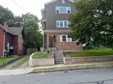 Main picture of 14 Howe St