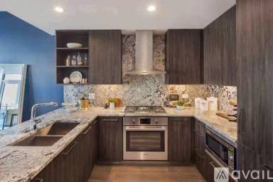 Main picture of 470 W Chicago Ave