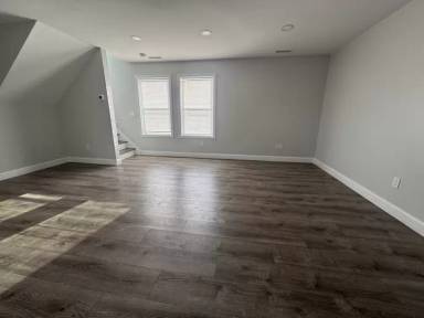 Main picture of 10 Bouton St