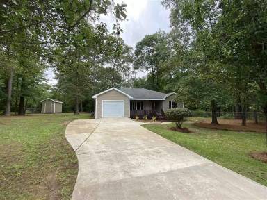 Main picture of 105 Lakeside Dr