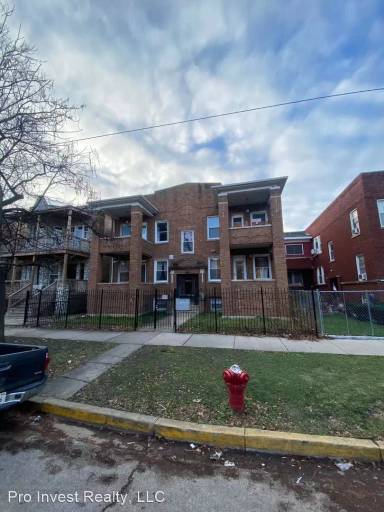 Main picture of 4726 N Troy St