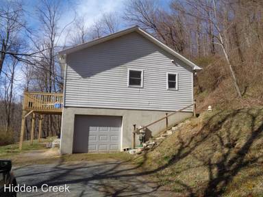 Main picture of 130 Stoneybrook Ct