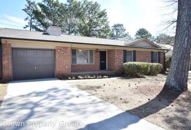 Main picture of 921 Hollydale Ln