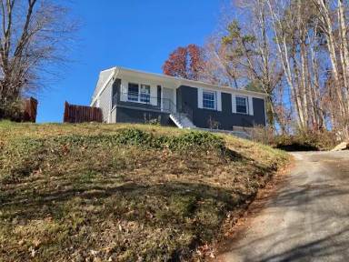 Main picture of 106 Camelot Dr