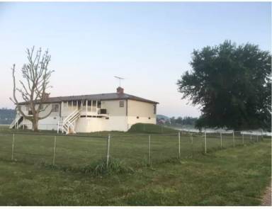 Main picture of 8 Beechwood Ln