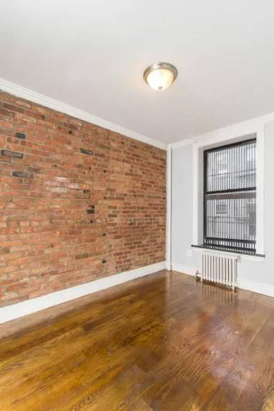 Main picture of 447 E 9th St