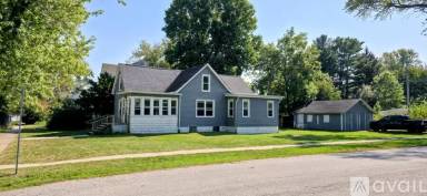 Main picture of 221 W Porter Ave