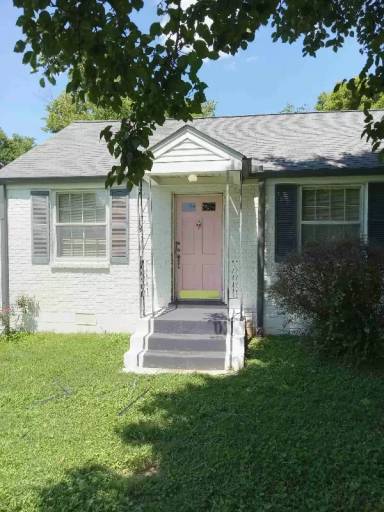 Main picture of 100 Lyle Ln