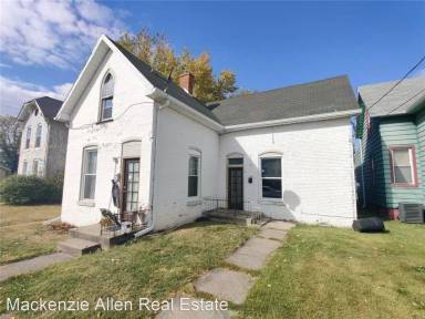 Main picture of 110 W Locust St