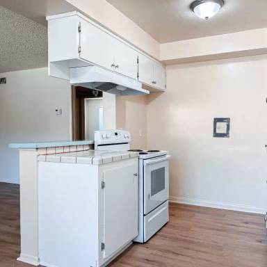 Main picture of 1001 E Stearns Ave