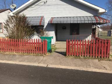 Main picture of 104 Taylor St
