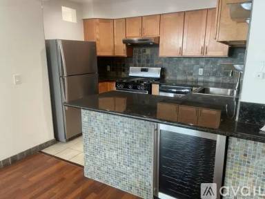 Main picture of 1617 N Poinsettia Pl