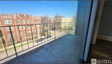 Main picture of 401 S Grove Ave