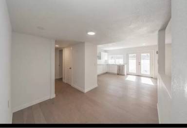 Main picture of 3506 S Elm Dr