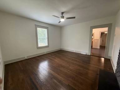 Main picture of 9 Circle St
