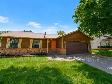 Main picture of 1 Oak Point Dr