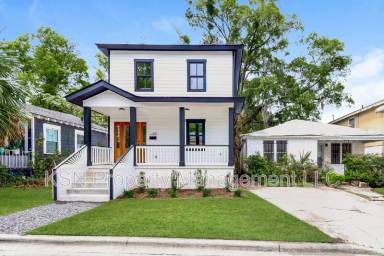 Main picture of 1025 W 38th St