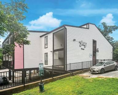 Main picture of 301 W 29th St