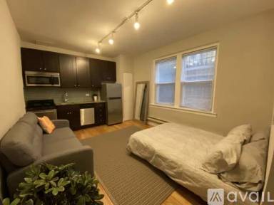 Main picture of 1210 W Granville Ave