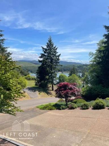 Main picture of 1545 NE Regatta Way