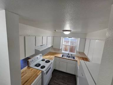 Main picture of 324 Scott St SE