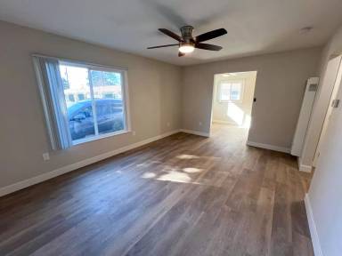 Main picture of 745 Fargo Ave